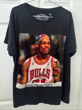 Black Men's Graphic Tee with Bulls Print